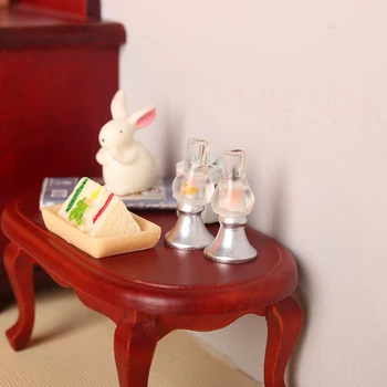 2 ks Mini Candleholder Model Simulácie Predstierať, že Hrá 1/12 Rozsahu Miniatúrne Živice domček pre bábiky Sviečkový pre Dollhouse Dekor